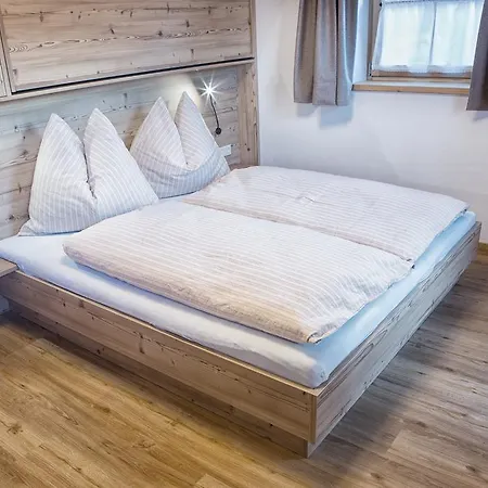 Farm stay Klampfererhof *